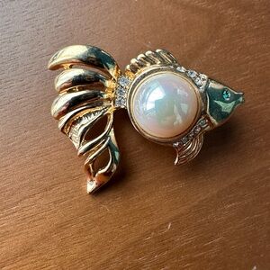 Vintage Gold Tone Fish Brooch
